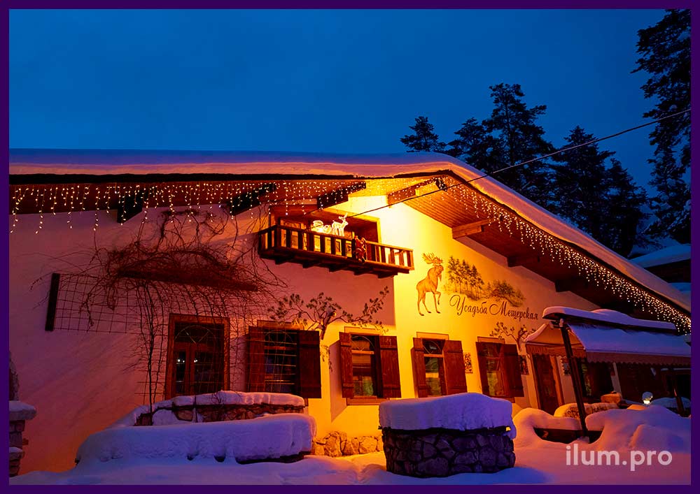 Новогоднее украшение крыши ресторана светодиодной бахромой с защитой от осадков и мороза