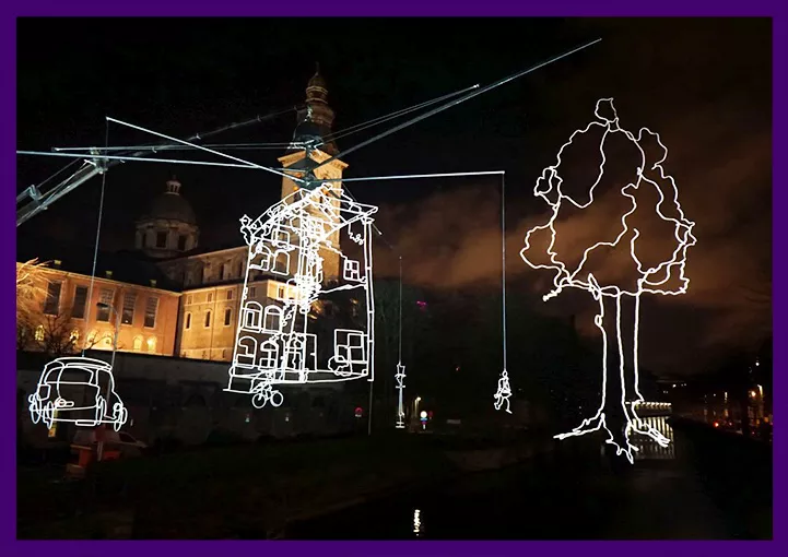 Арт-объекты с подсветкой на фестивале в Европе, иллюминация на тросах