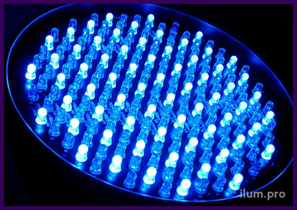 Внешний вид светодиодного прожектора с бело-синим свечением и алюминиевым корпусом