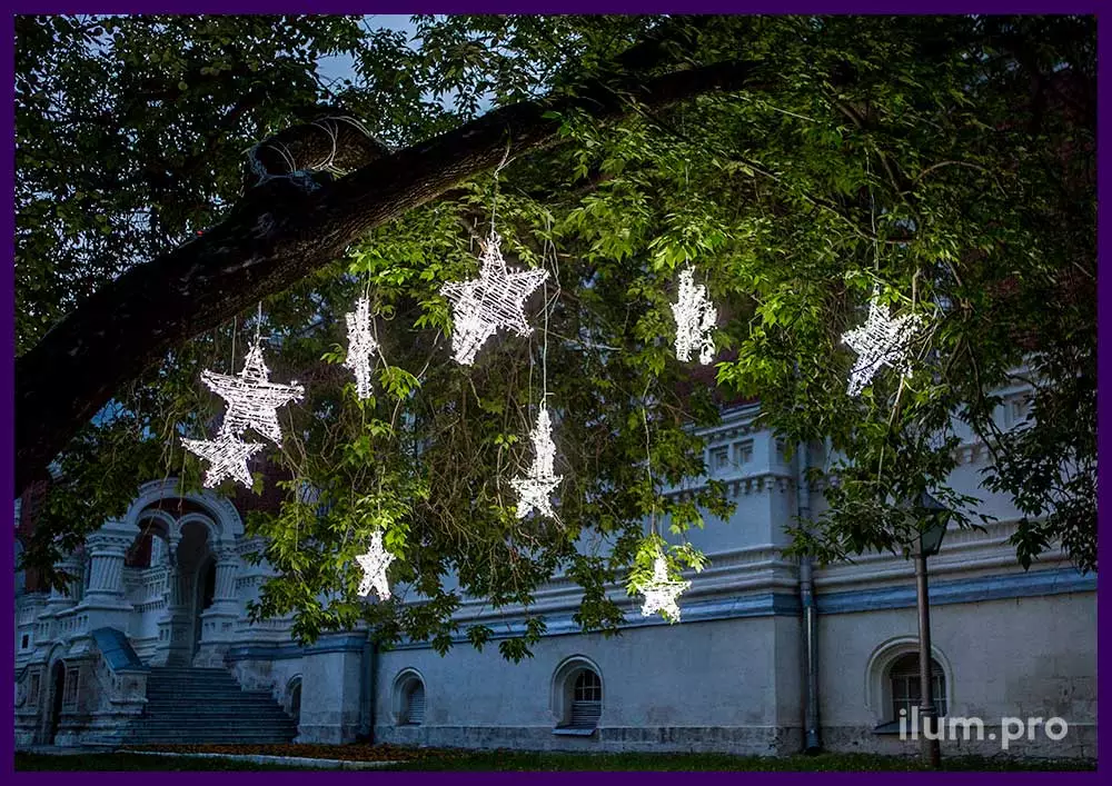 Украшение деревьев звёздами с светодиодными гирляндами статического свечения