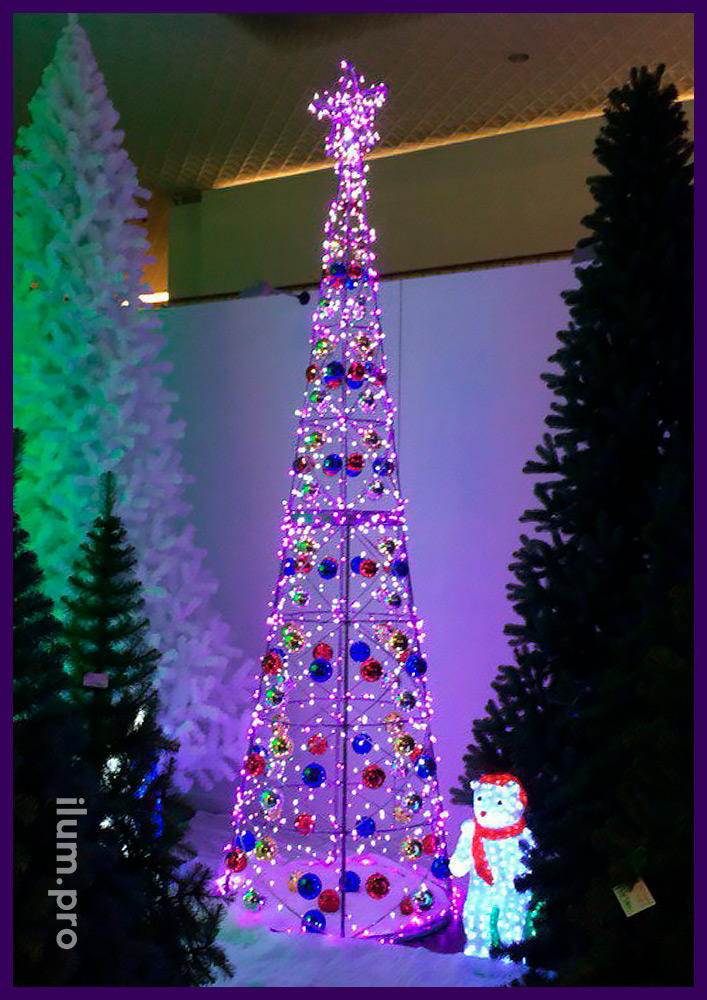 Светодинамическая ёлка Карнавал со светодиодной иллюминацией и игрушками для украшения города на Новый год