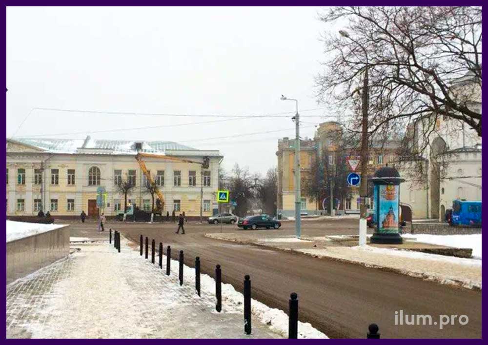 Украшение фасада школы светодиодными гирляндами во Владимирской области