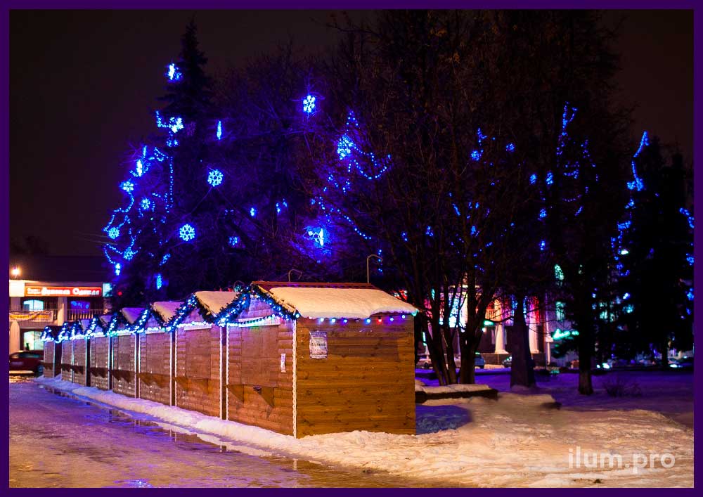 Подсветка ёлок RGB прожекторами на Новый год, домики шале с иллюминацией
