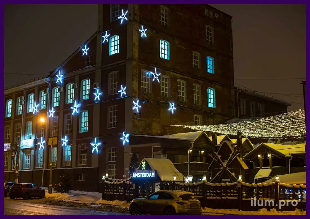 Новогоднее украшение фасада бизнес-центра в Иваново