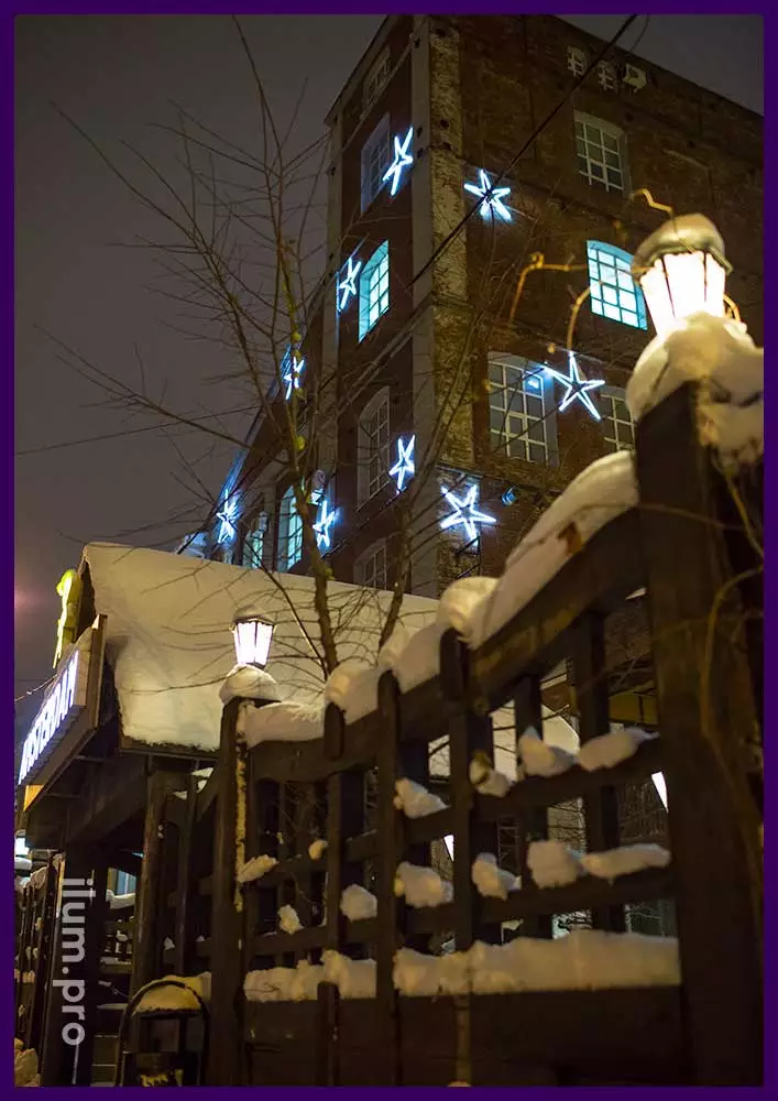 Звёзды на фасаде БЦ в Иваново из дюралайта для новогоднего украшения
