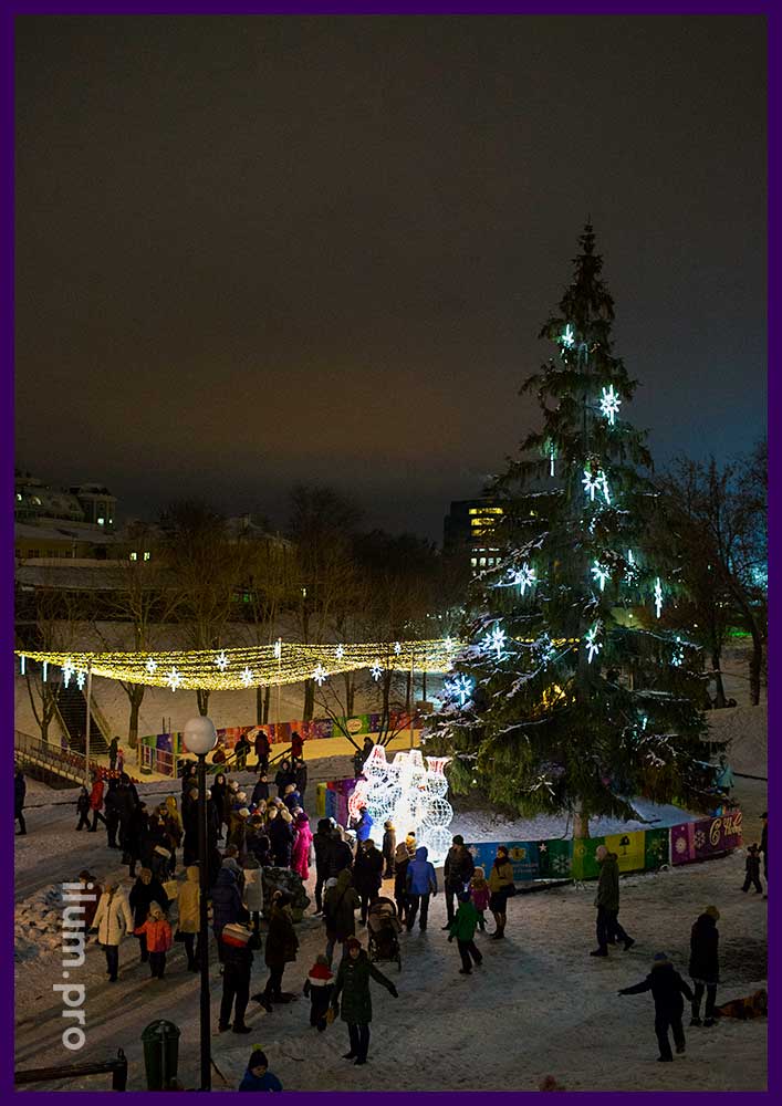 Украшение светодиодной иллюминацией улиц в Рязани, звёзды и гирлянды на Новый год