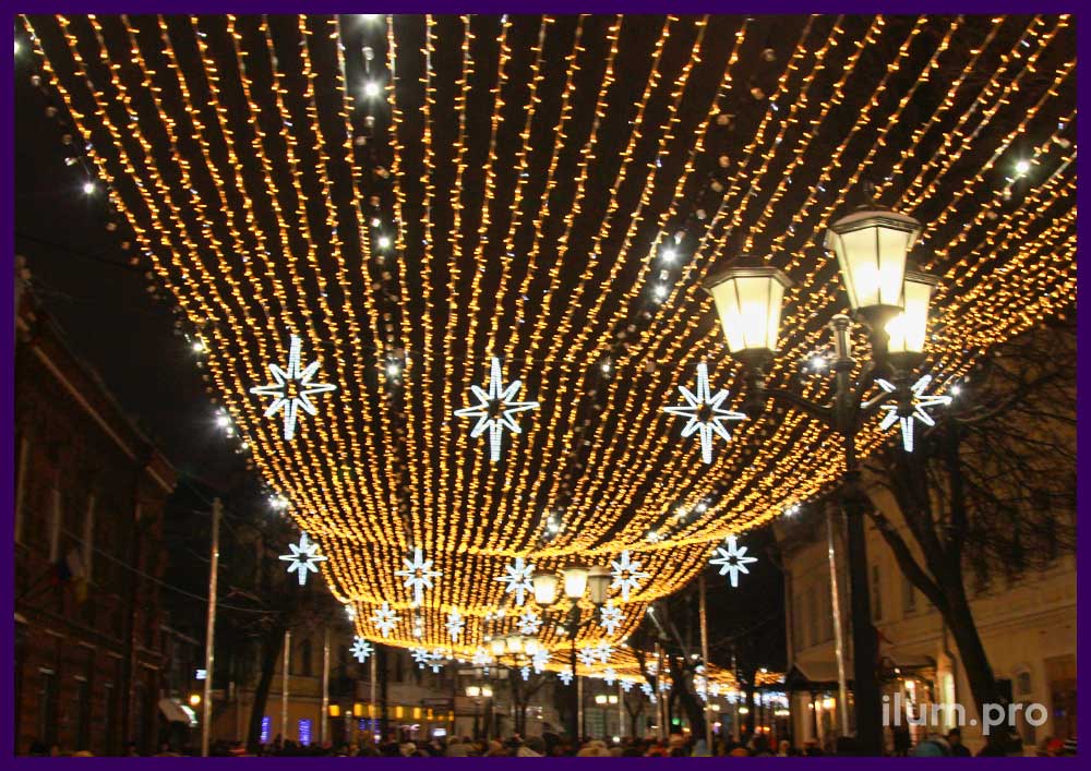 Подсветка пешеходной улицы в Рязани светодиодной иллюминацией, гирлянда звёздное небо