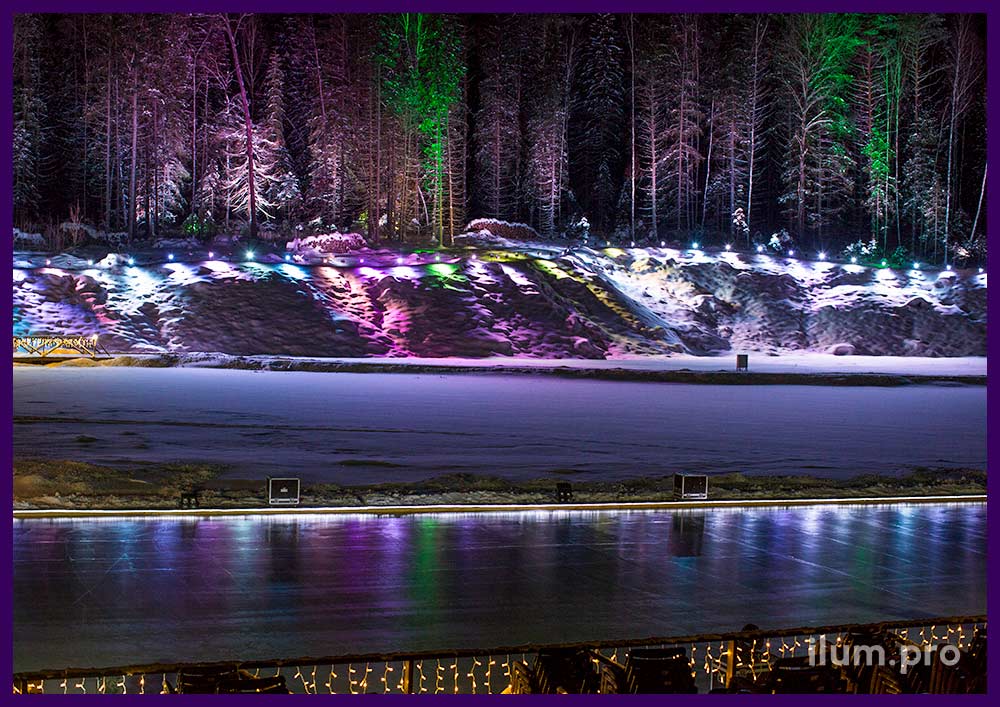 Светодиодная иллюминация на Новый год в Доброграде, цветные прожекторы