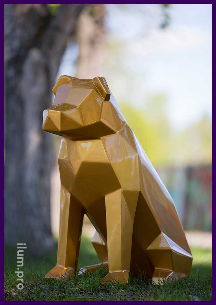 Металлическая фигура собаки цвета золотой металлик для сада и парка