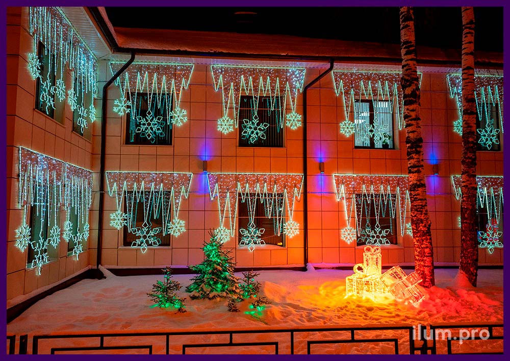 Новогоднее украшение фасада здания световыми консолями и звездой из дюралайта и гирлянд IP65