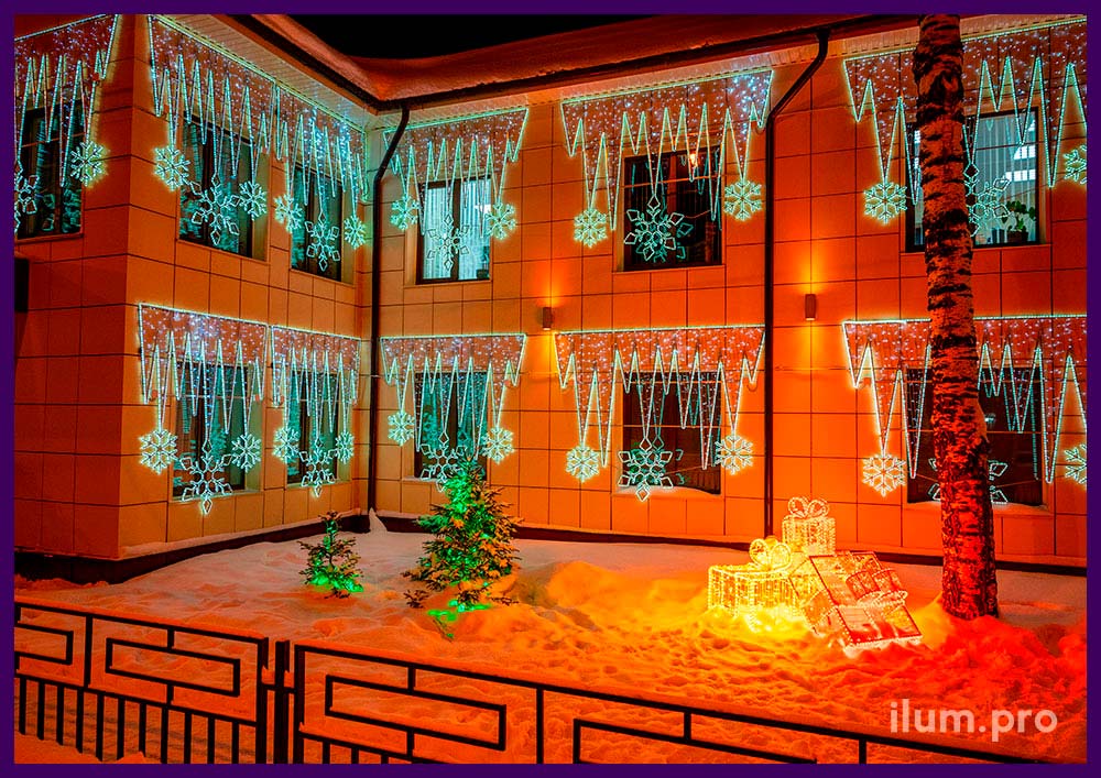 Новогодние световые консоли со снежинками из дюралайта и заполнением гирляндами - украшение фасада