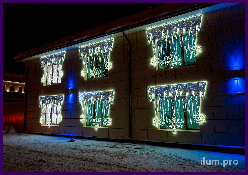 Оформление фасада бизнес-центра в Архангельской области светодиодными консолями с гирляндами
