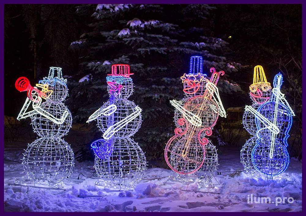 Разноцветные снеговики с музыкальными инструментами из гирлянд