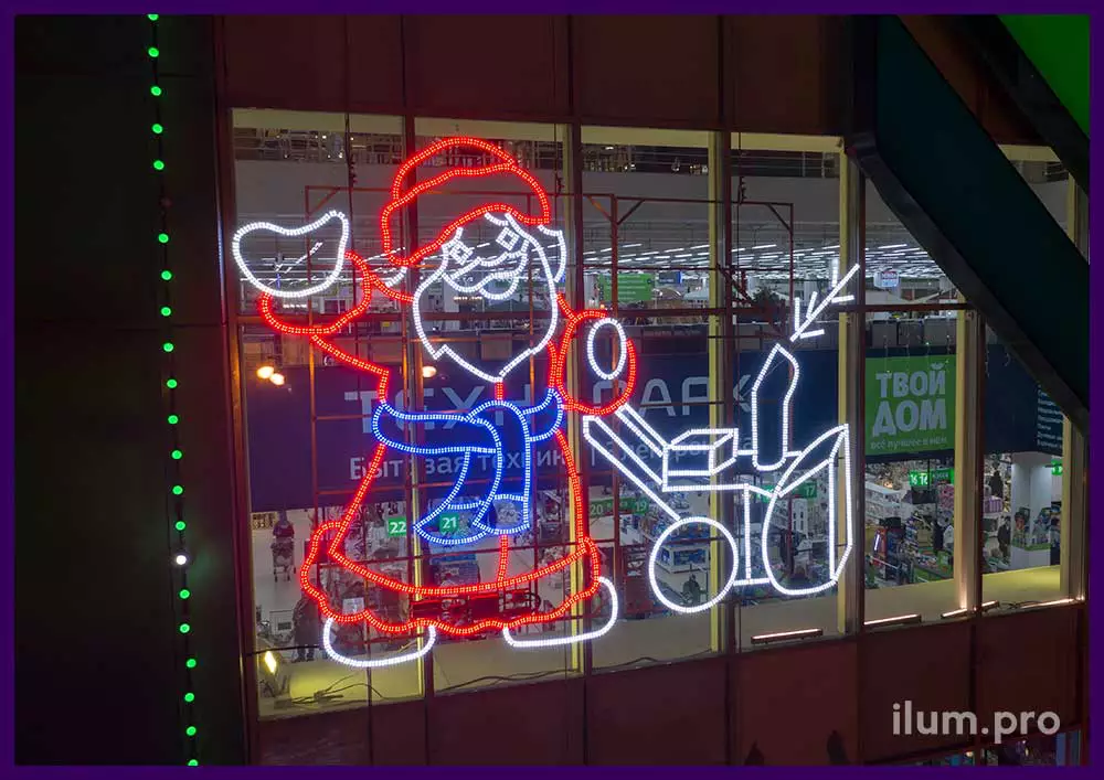 Новогодние фигуры с подсветкой для фасада торгового центра на Новой Риге