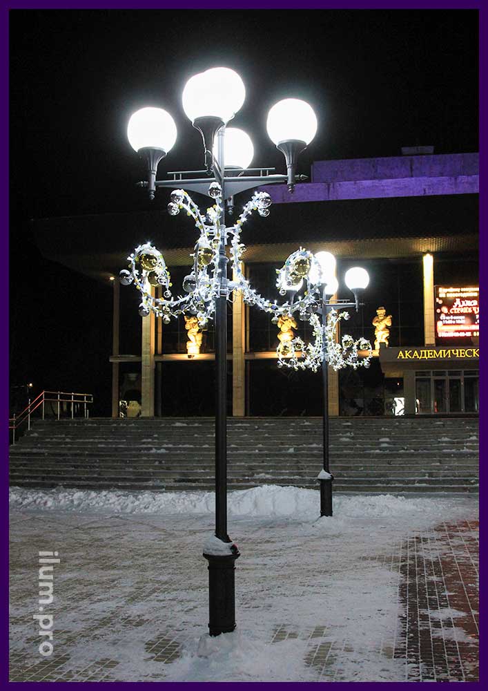 Новогодние консоли для опор освещения во Владимире, иллюминация на Новый год