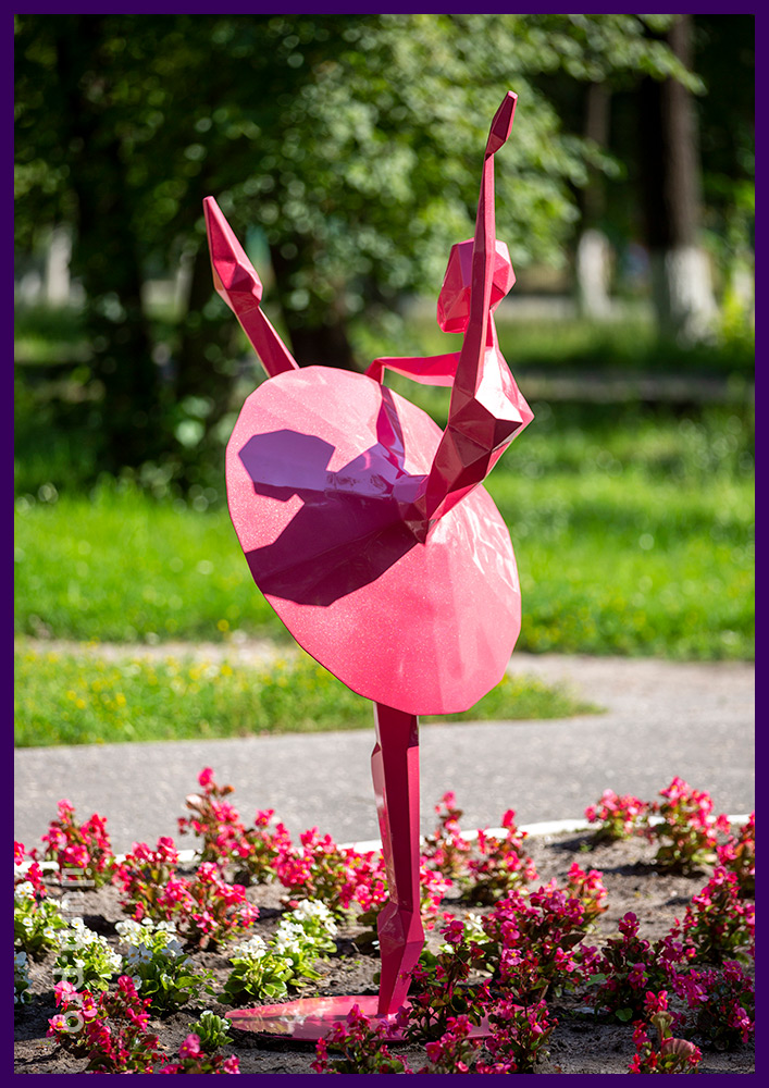 Балерина полигональная металлическая с перламутровой краской розового цвета