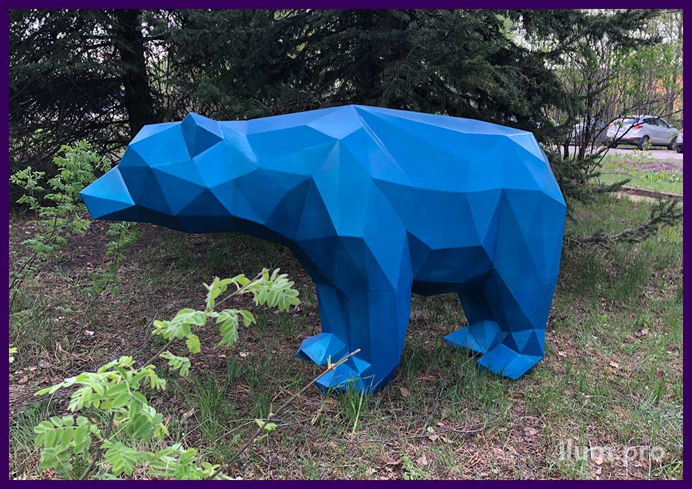 Садово-парковая полигональная скульптура медведя синего цвета из стали