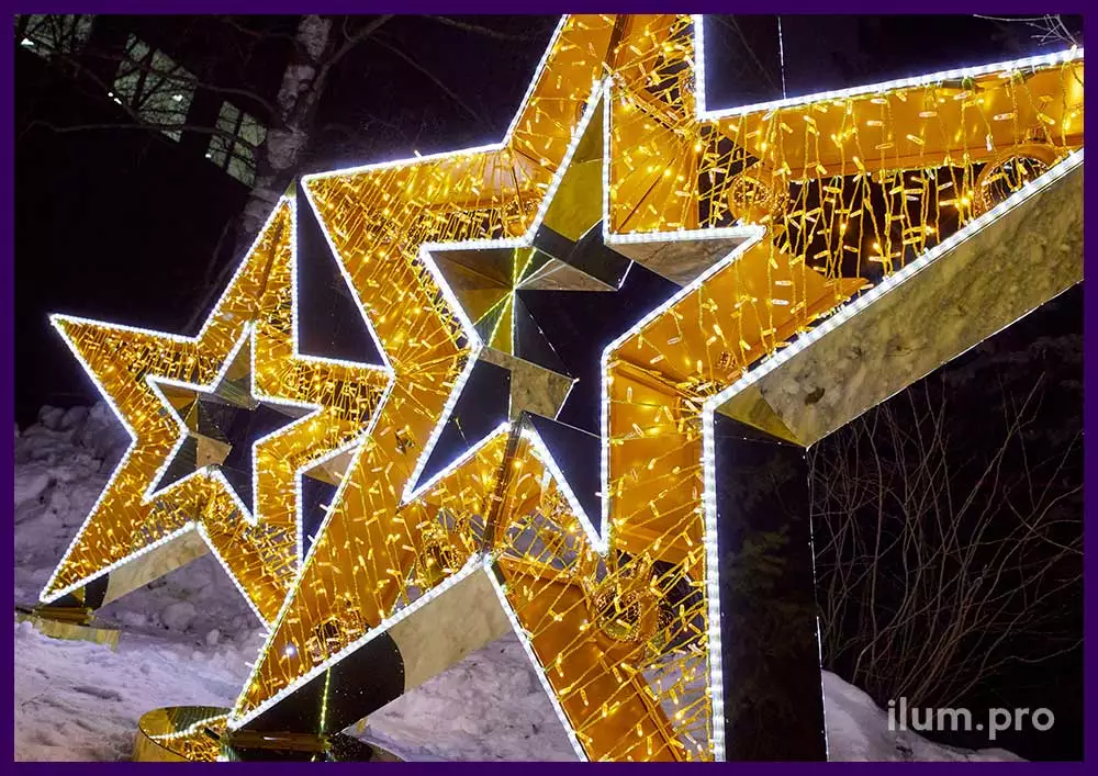 Золотые звёзды из металла и гирлянд - праздничные фотозоны с иллюминацией