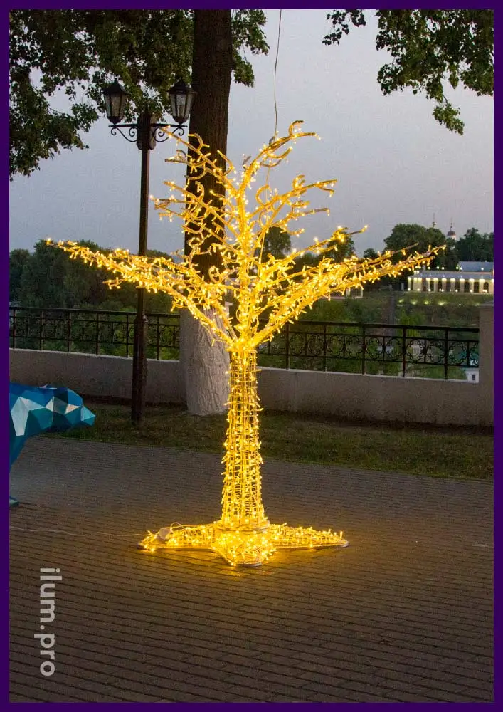 Светодиодное дерево с гирляндами на металлическом каркасе