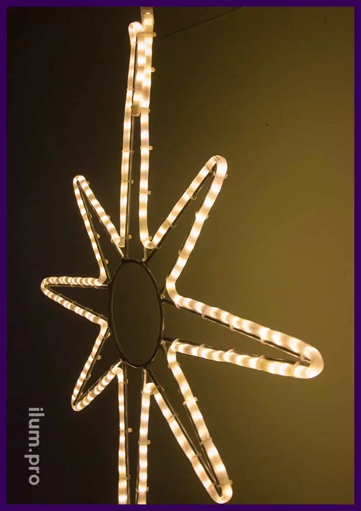 Восьмиконечная звезда с подсветкой контура гирляндами