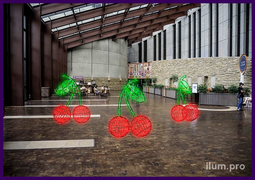 Светодиодные объёмные ягоды с гирляндами на металлическом каркасе - вишня с иллюминацией