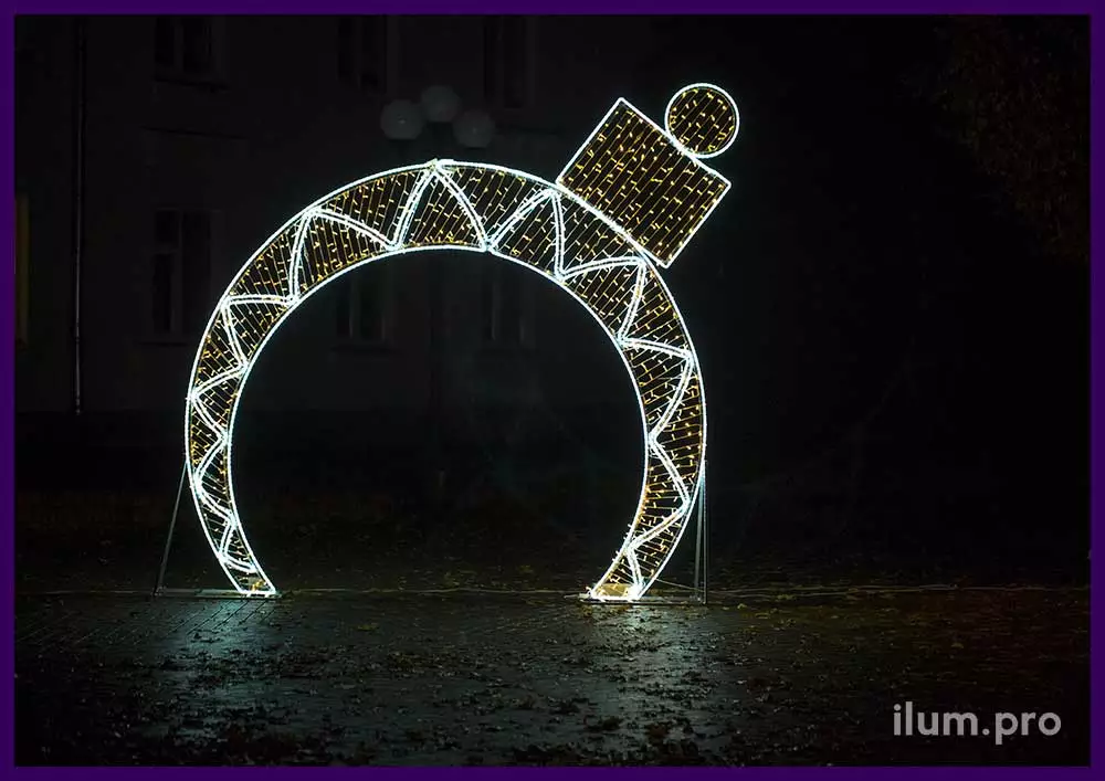 Новогодняя арка с подсветкой гирляндами для украшения улицы