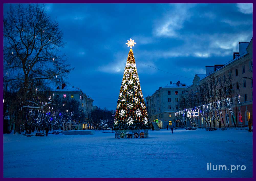 Новогодняя ёлка на центральной площади города Североморск