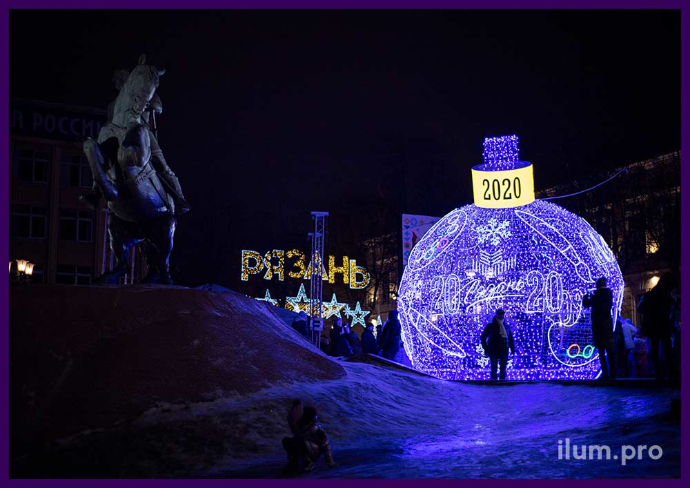 Украшение площади в Рязани светодиодными украшениями на Новый год