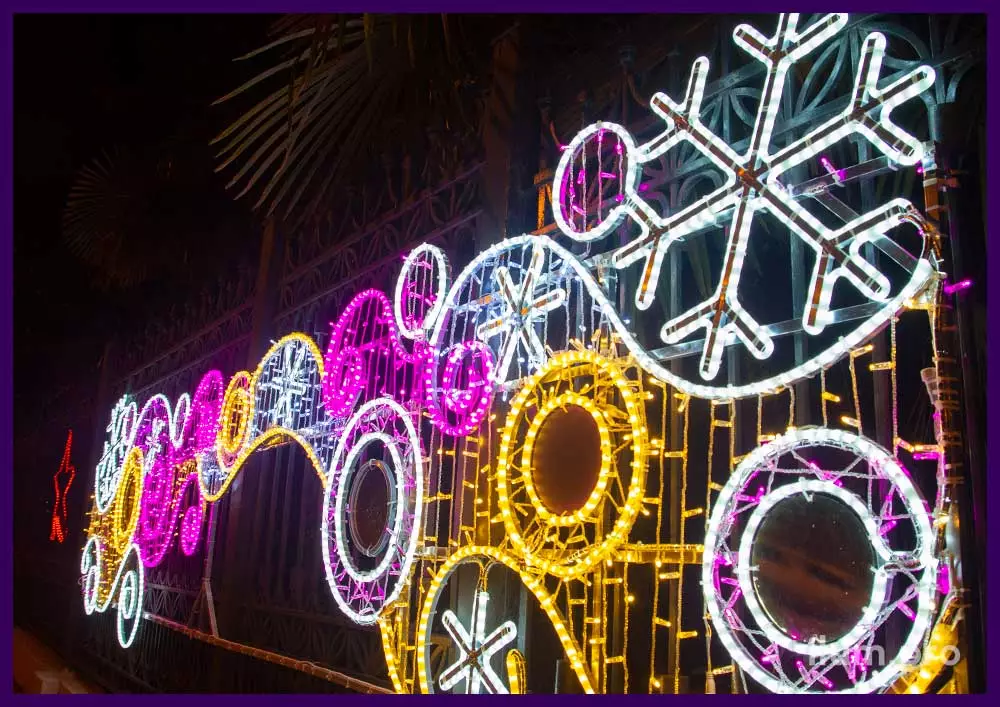 Светодиодные световые консоли с гирляндами и дюралайтом в Сочи на новогодние праздники