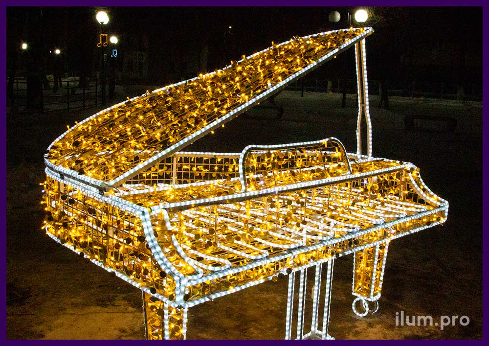 Тёпло-белый светодиодный рояль с гирляндами и пластиковыми декоративными элементами