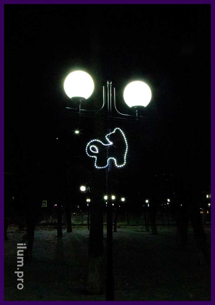 Животные из дюралайта для украшения фонарей в парке