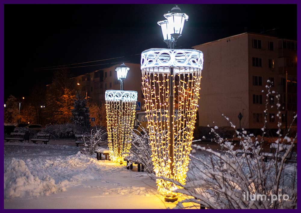 Консоли светодиодные на фонарях в Москве на Новый год и Рождество