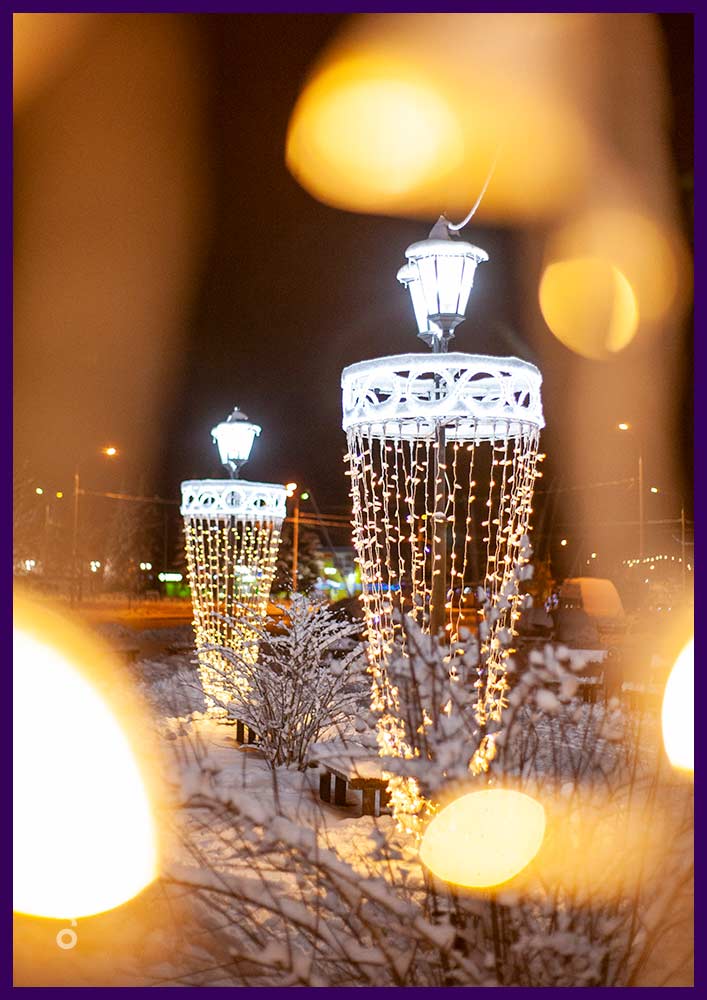 Украшение городской площади светодиодными консолями в виде бокалов шампанского