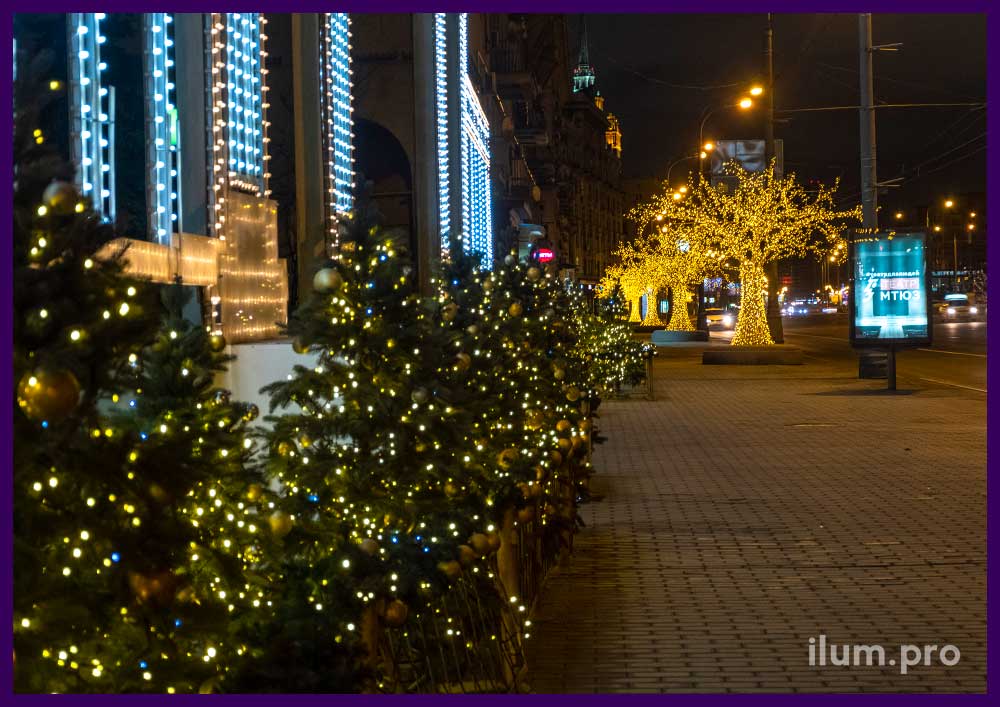 Металлические деревья со светодиодными гирляндами в Москве на Кутузовском