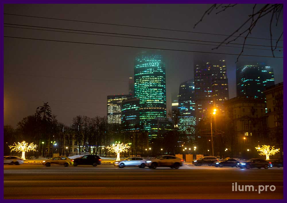 Новогоднее украшение улиц Москвы светящимися фигурами