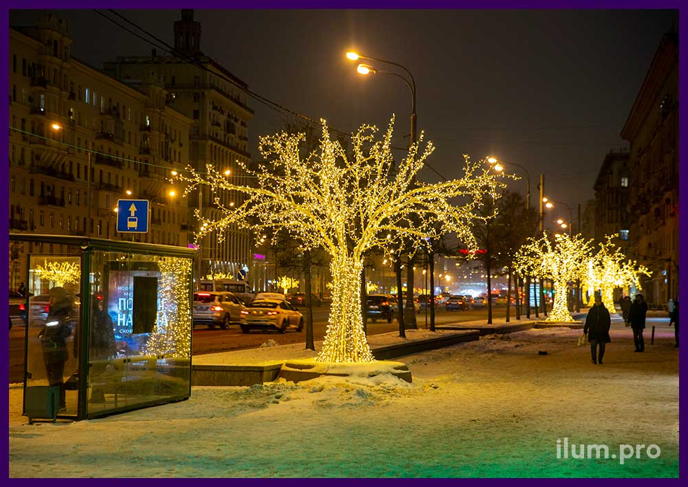Украшение Москвы на Новый год светодиодными деревьями с гирляндами