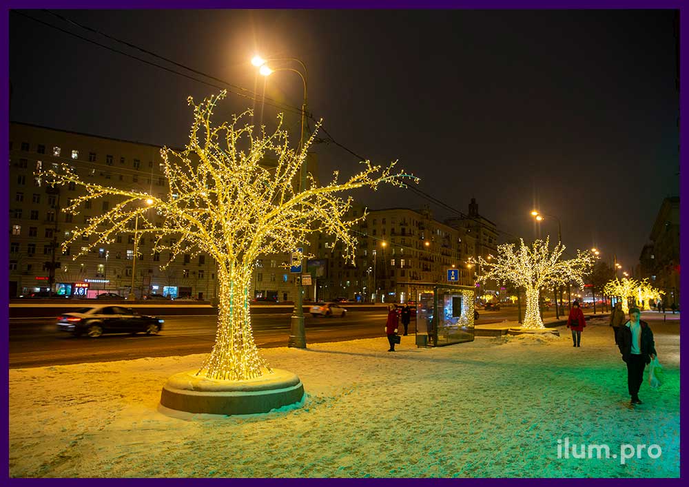 Оформление Москвы на Новый год светодиодными деревьями