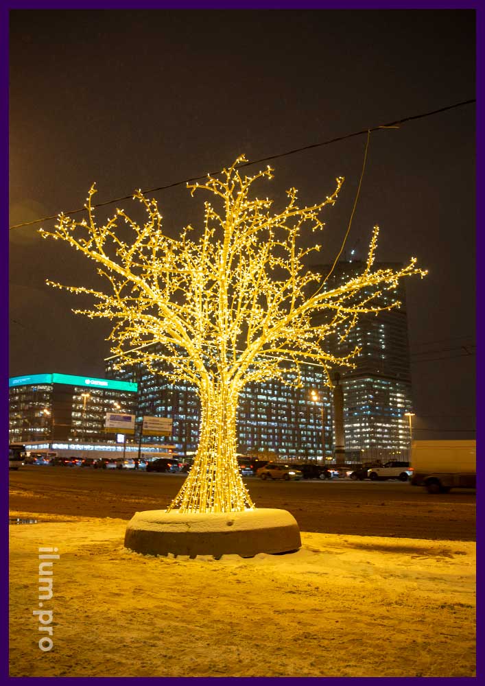 Новогоднее украшение тротуаров светодиодными деревьями в Москве