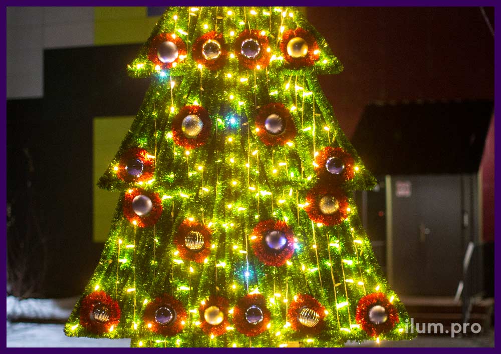 Разноцветная ёлка с подсветкой для украшения города на Новый год
