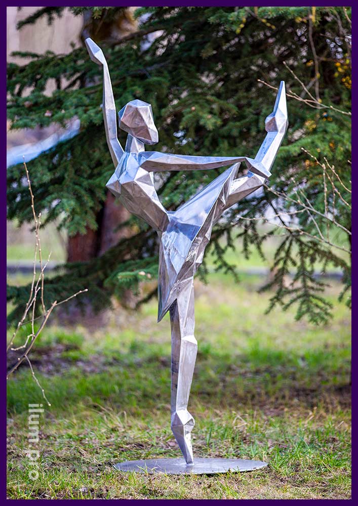Балерина металлическая - скульптура полигональная для украшения улицы