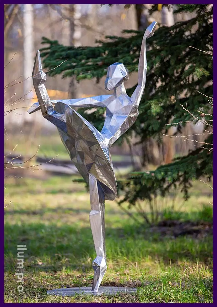 Скульптура танцующей девушки в балетной пачке для парка