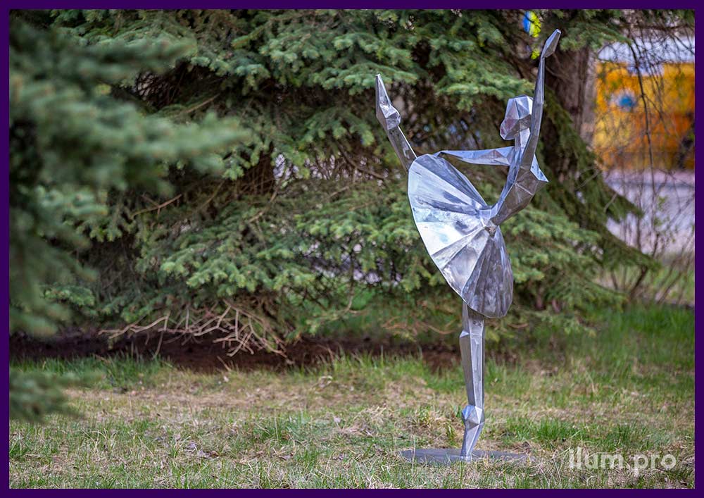 Металлическая скульптура для украшения парка в форме балерины