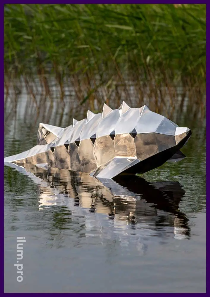 Рыба полигональная зеркальная для украшения территории вокруг озера