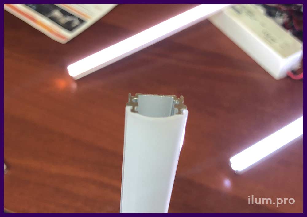 Корпус линейного светильника без ленты с диодами внутри