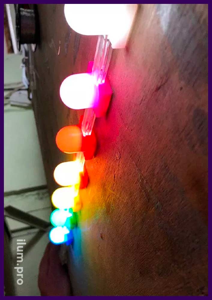 Гирлянды светодиодные из пластиковых колпачков с подсветкой