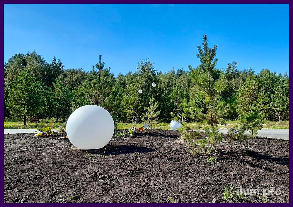 Пластиковые шары - светильники для парка, сада и частных владений