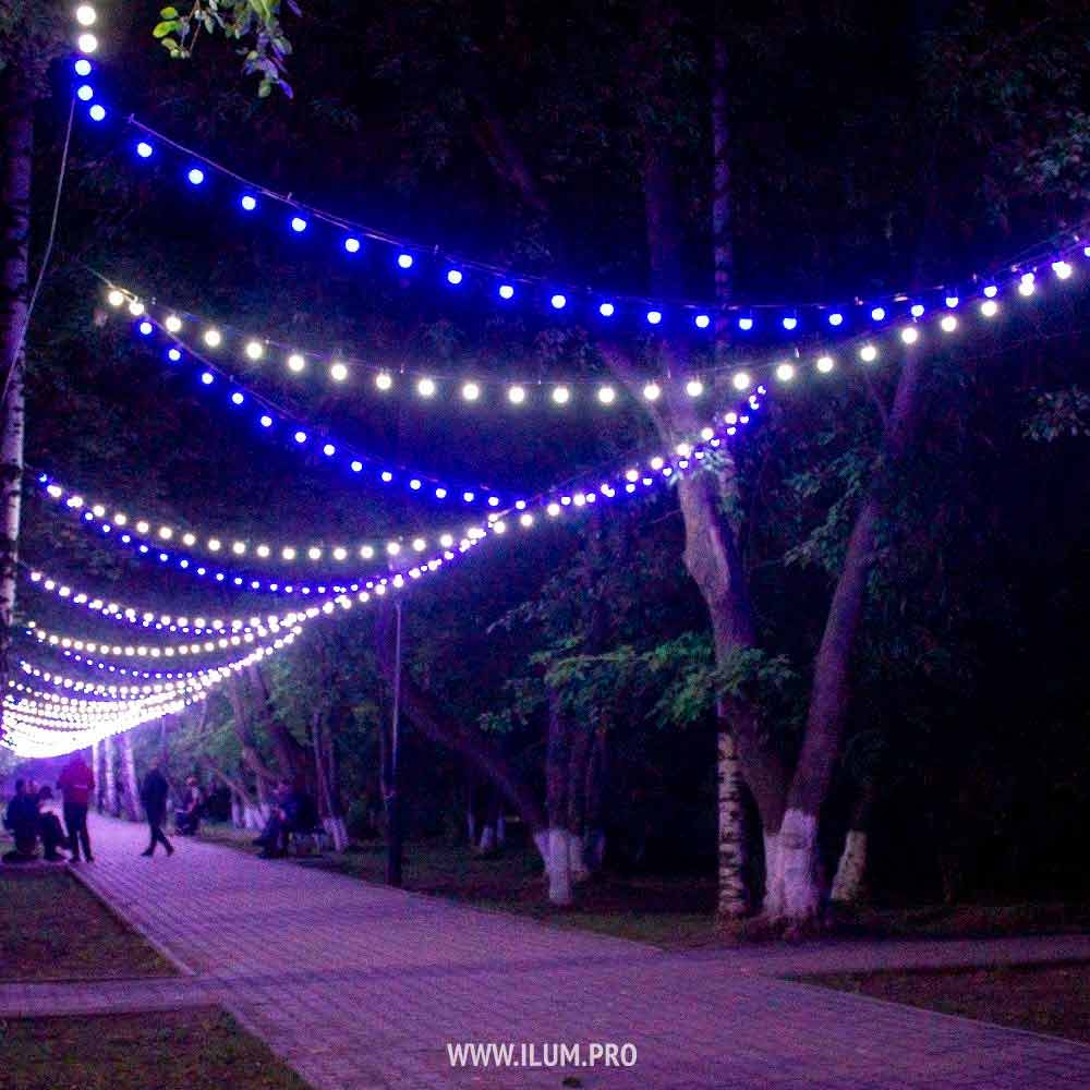 Подсветка дорожки в парке гирляндой белтлайт