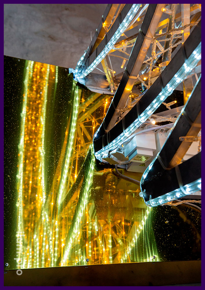 Световая арка в виде падающей звезды с подсветкой дюралайтом