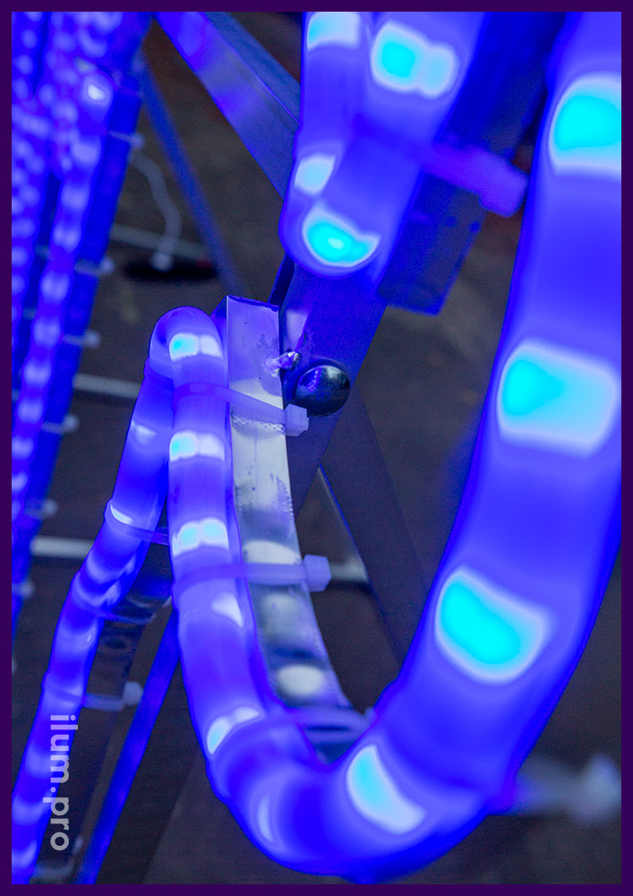 Каркас фотозоны из алюминия с подсветкой синим дюралайтом с матовой трубкой