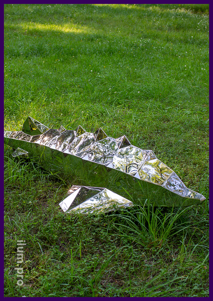 Ландшафтная скульптура металлическая полигональная в форме рыбы